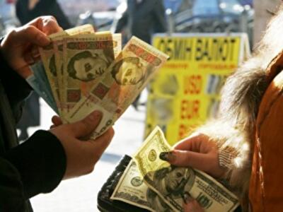 Арбузов собрался оберегать украинцев от покупки «ненужной валюты»