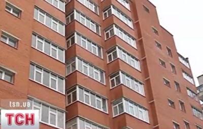 Квартиру семьи с двумя детьми штурмовали с болгарками: подозревают жену депутата