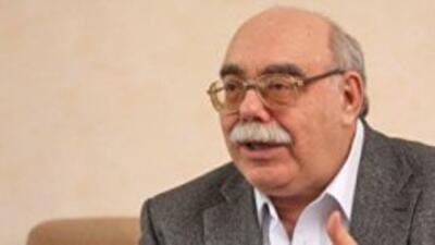 Азарову следует делать экономику конкурентной, а не импорт замещать