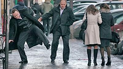 Гололед во дворах: кто ответит за кровь и слезы