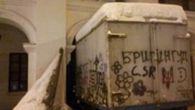 Прокуратура не нашла нарушения в повреждении автомобиля депутата возле Гостиного двора