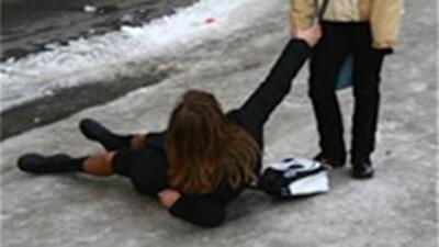 Попов пригрозил увольнениями за неубранный лед