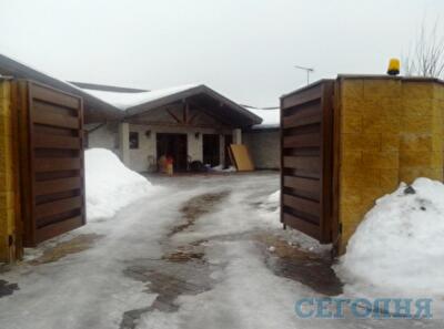 В новом доме Билык уже течет крыша. Фото