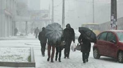В пятницу Украину снова будет заливать и засыпать