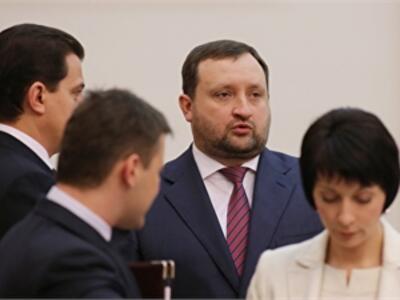Кабмин выдал зарплату бюджетникам и грозит увольнениями чиновникам на местах 