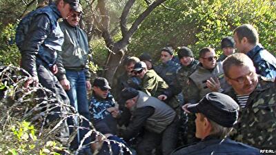 Жители Ялты под окнами мэра требуют прекратить застройку зеленых зон