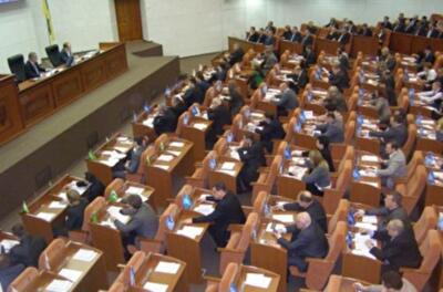 Депутаты Днепропетровщины согласились на "уничтожение" чиновников и экономию света