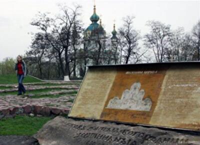 У Попова взбунтовались против монастыря на фундаменте Десятинки 