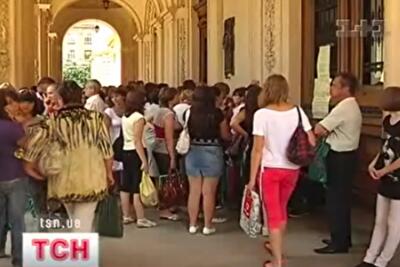 Километровые очереди в киевском БТИ бьют все рекорды