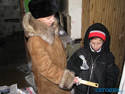 В Днепре отличник живет в холодных руинах дома, за который его мать платит 150 грн в месяц. Фото
