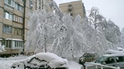 Снег в столице убирают в долг