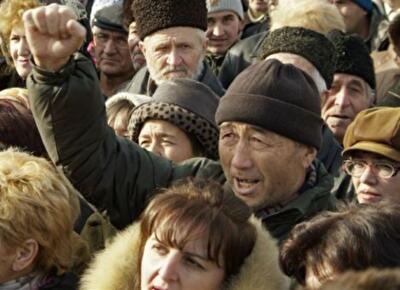 «Могилеву – позор!» Крымские татары встречают премьера после отпуска 