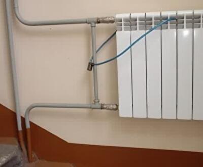 Киевскую новостройку ЖЭК растягивает по кускам - начали с батарей