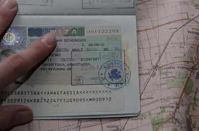 Биометрическим паспортам быть: Янукович подписал закон