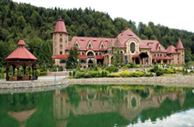 Хто будує карпатське "Межигір'я"