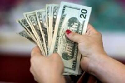 В Украине собираются ввести налог на продажу долларов