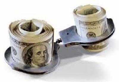 Киевский госисполнитель пытался «подзаработать» на арестованной квартире 