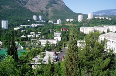 В крымском Партените война за землю – отбирают жилье у вдов, а по ночам сносят дома бульдозерами