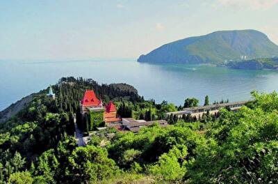 В Крыму, пока хозяева были в отъезде, снесли дома на берегу моря - планируют крупную стройку
