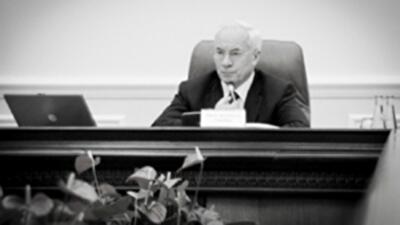 Азаров намерен строить по 100 тыс квартир в год