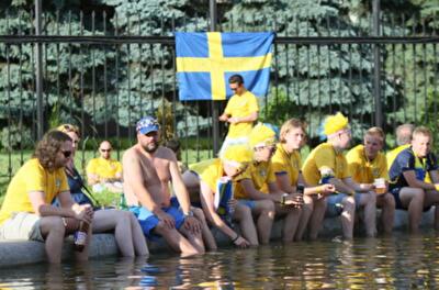 Украинцы бесплатно селят у себя фанов Евро-2012 в знак протеста против дорогих отелей 