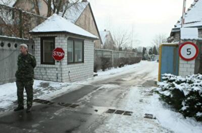 В Конча-Заспе массово грабят элитные коттеджи
