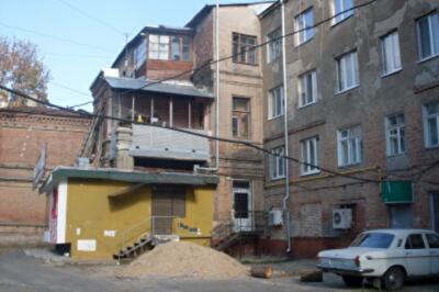 Жители дома по ул. Сумской жалуются что их дом скоро рухнет