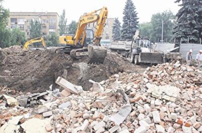 Стройка сына Януковича: активист – за решеткой, а жильцы просят оставить двор