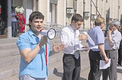 Война вокруг стройки сына Януковича: инициатора протестов взяли на взятке
