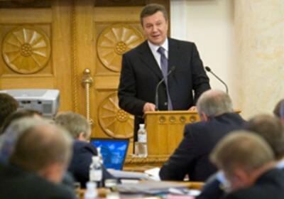 Янукович поручил упростить разрешительные процедуры в строительстве до конца года