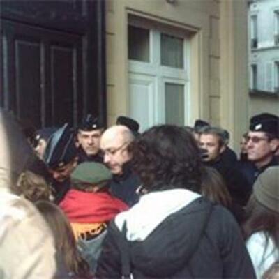 Неизвестные заблокировали вход в здание, где должно состояться собрание акционеров «Киевгорстроя»