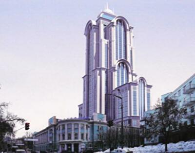 Лавра «потухнет» меж двух «свечей»?