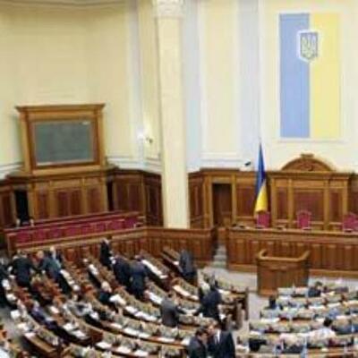 Парламент запретил разрывать договоры по оплаченным строительным объектам