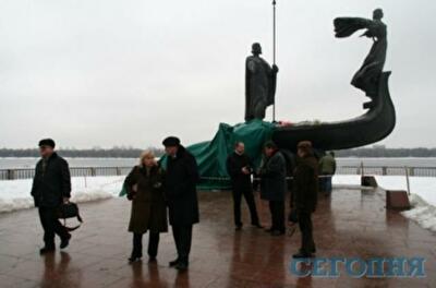 После развала символа Киева нам пророчат большие перемены