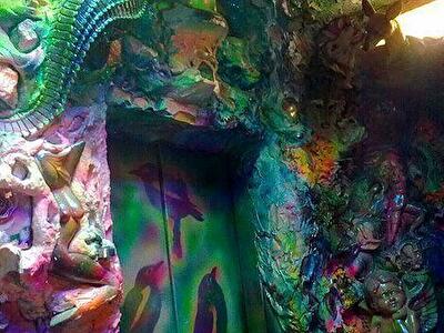 Жилой дом на Троещине превратился в сказочный дворец. Фото