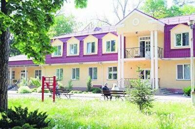 340 бабушек Черновецкого хотят жить в доме престарелых