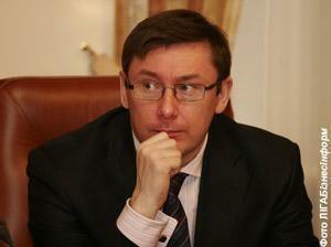 Лапти для "терминатора": над Луценко сгущаются тучи 