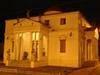 Палестинский магнат возвел роскошную виллу в окружении израильских танков