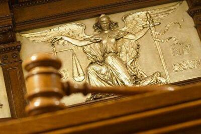 Суд отменил ограничения при привлечении банками иностранных средств 