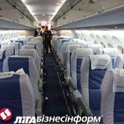 Употребление алкоголя в самолетах: запрет не введут?