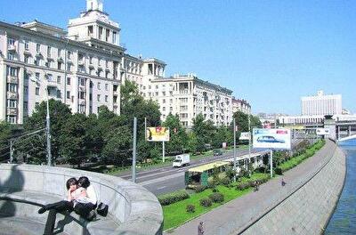 Москва и российская глубинка: год кризиса