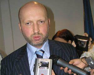 Турчинов рассказал, почему падает гривна 