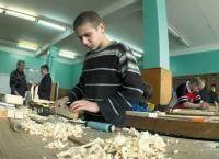 Безработная смена. Отток иногородних абитуриентов и сложности с трудоустройством выпускников лишили киевские ПТУ набора
