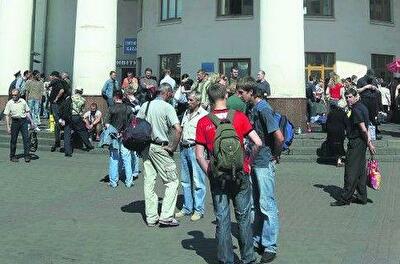 Заробитчане в столице устали ждать с неба погоды 