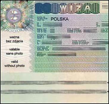 Польша выдала украинцам в два раза меньше виз