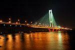На Южном мосту светят новые светильники 