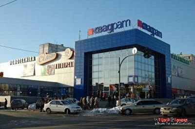 На Троещине начали строить ТРЦ "Квадрат" 