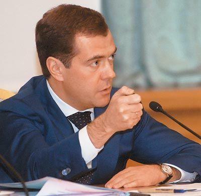 Медведев переселит россиян