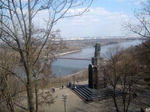 Евро-2012: памятники обновить