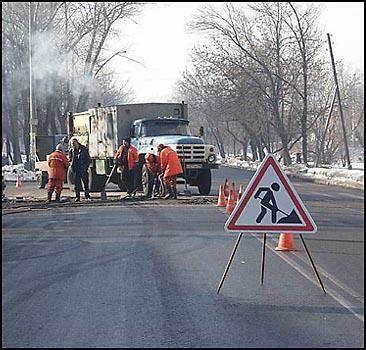 На украинских дорогах "залатают" дыры